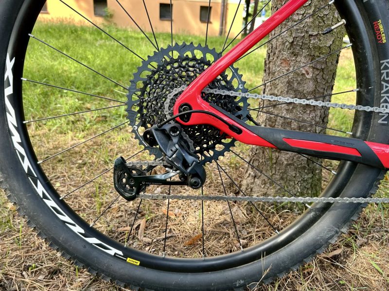 Horské kolo Rockrider XC900; nájezd jen cca 100 km