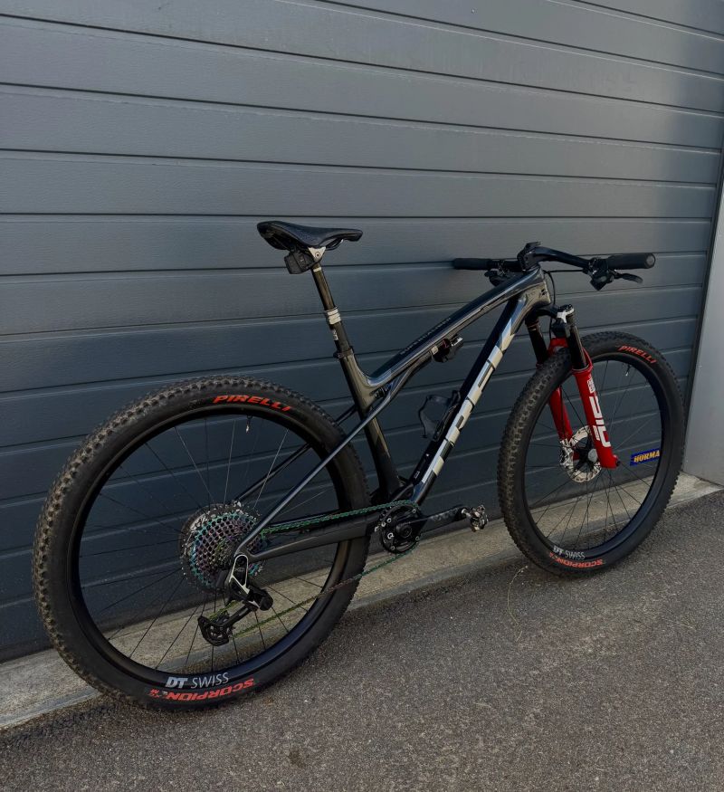 Trek Supercaliber SLR Gen 2 flight attendant vel. L