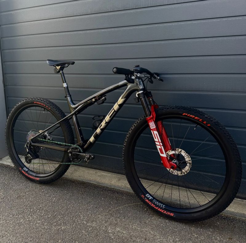 Trek Supercaliber SLR Gen 2 flight attendant vel. L