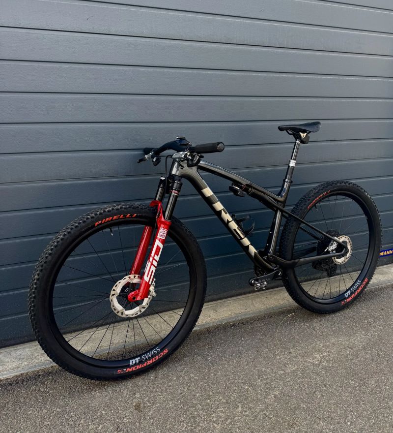 Trek Supercaliber SLR Gen 2 flight attendant vel. L