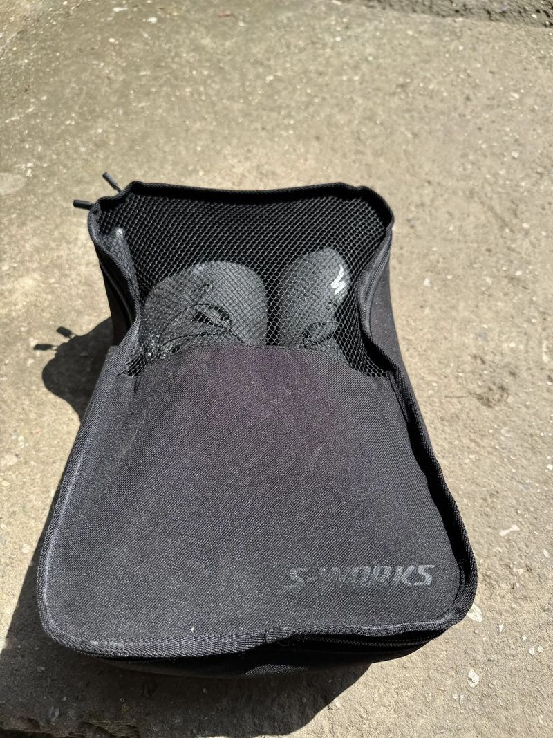 Silniční tretry S-WORKS Torch Black, velikost 49