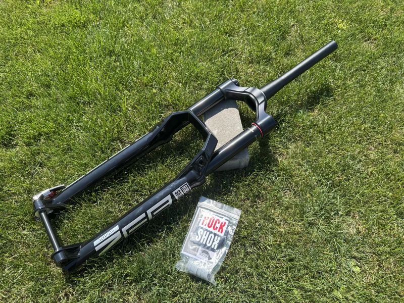 vidlice Rock Shox ZEB Ultimate Charger 3 RC2 w/ButterCup 29" 160mm