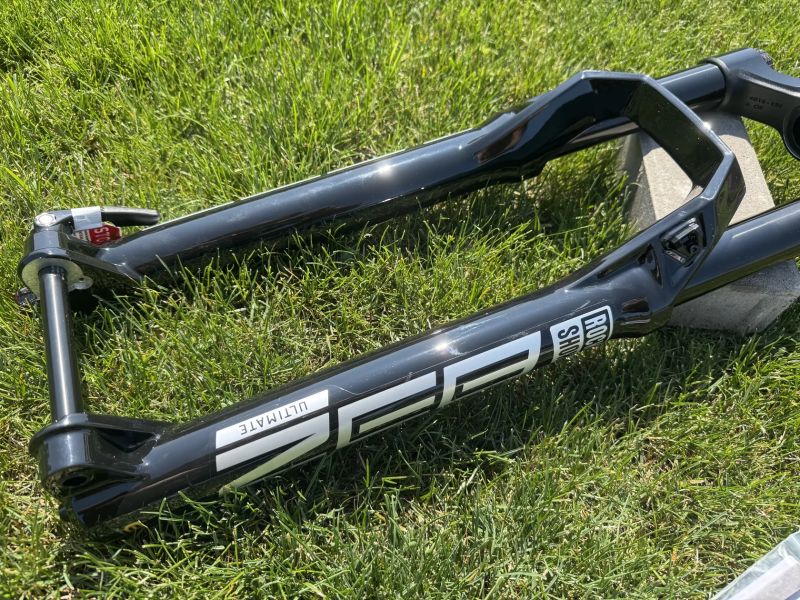 vidlice Rock Shox ZEB Ultimate Charger 3 RC2 w/ButterCup 29" 160mm