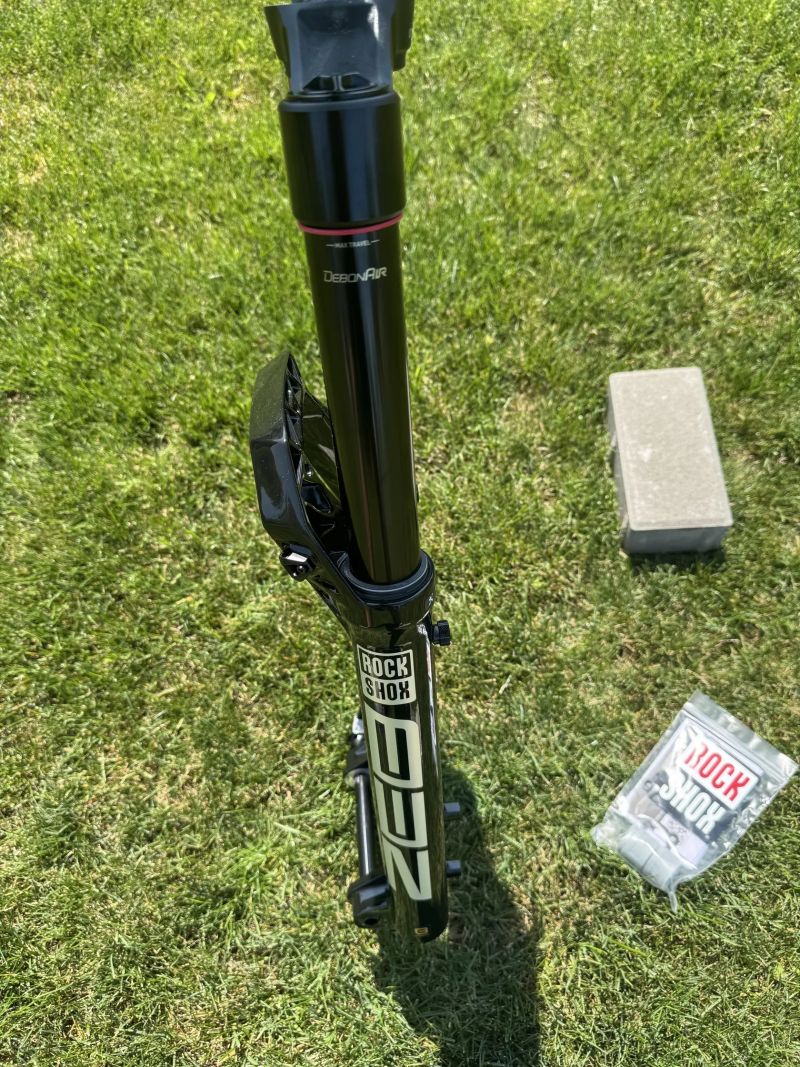 vidlice Rock Shox ZEB Ultimate Charger 3 RC2 w/ButterCup 29" 160mm