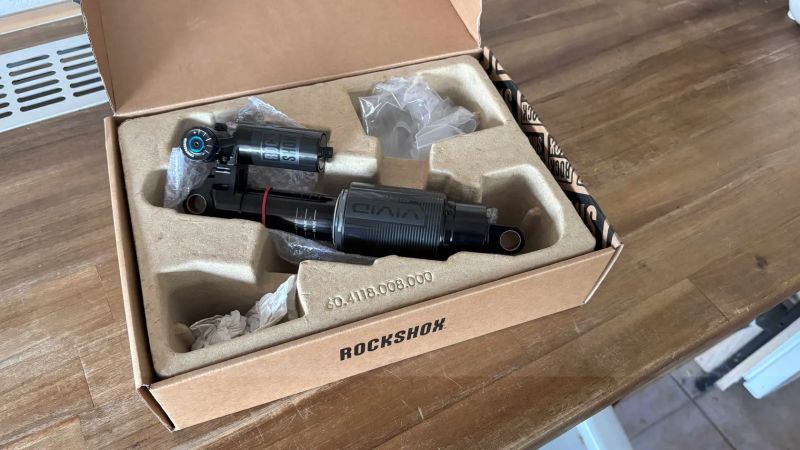 RockShox Vivid Select+ 230mm x 65mm NOVÝ