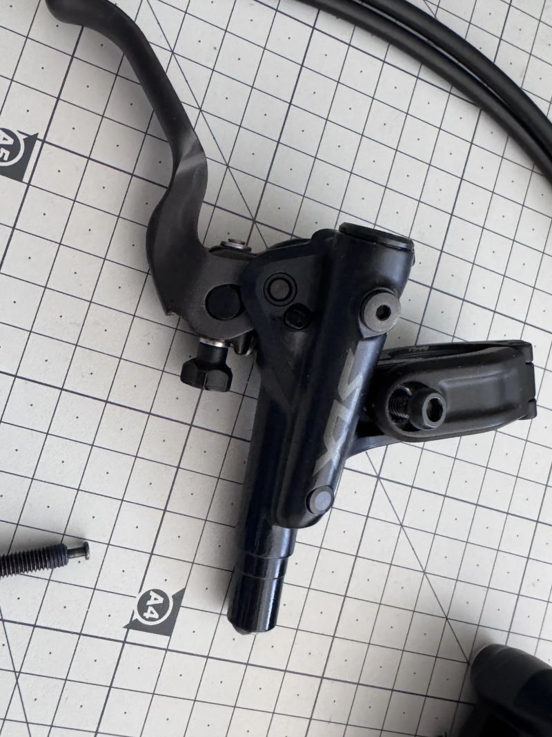 Shimano SLX zadní brzda M7110, sundaná z nového kola