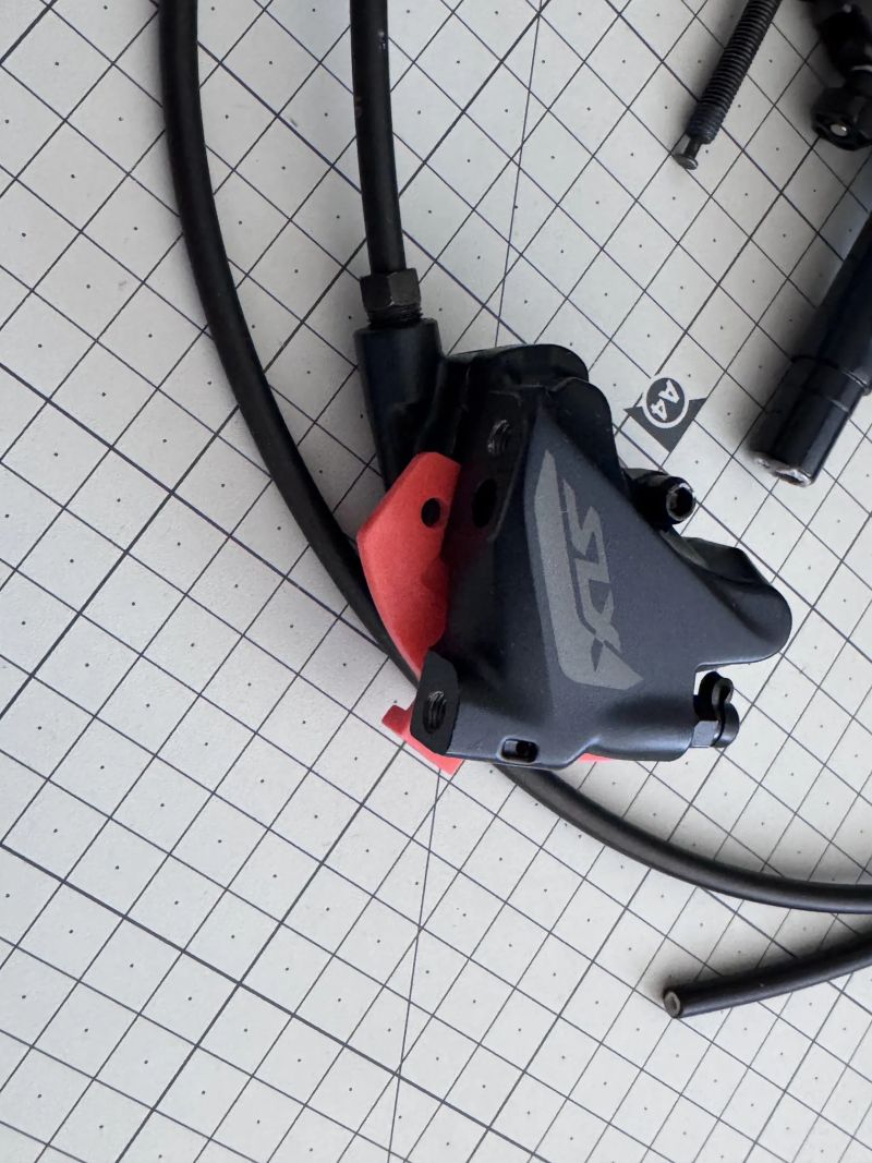 Shimano SLX zadní brzda M7110, sundaná z nového kola