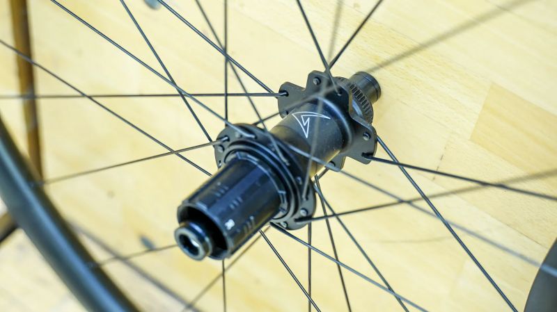Veloman Terbium / Karbon gravel kola
