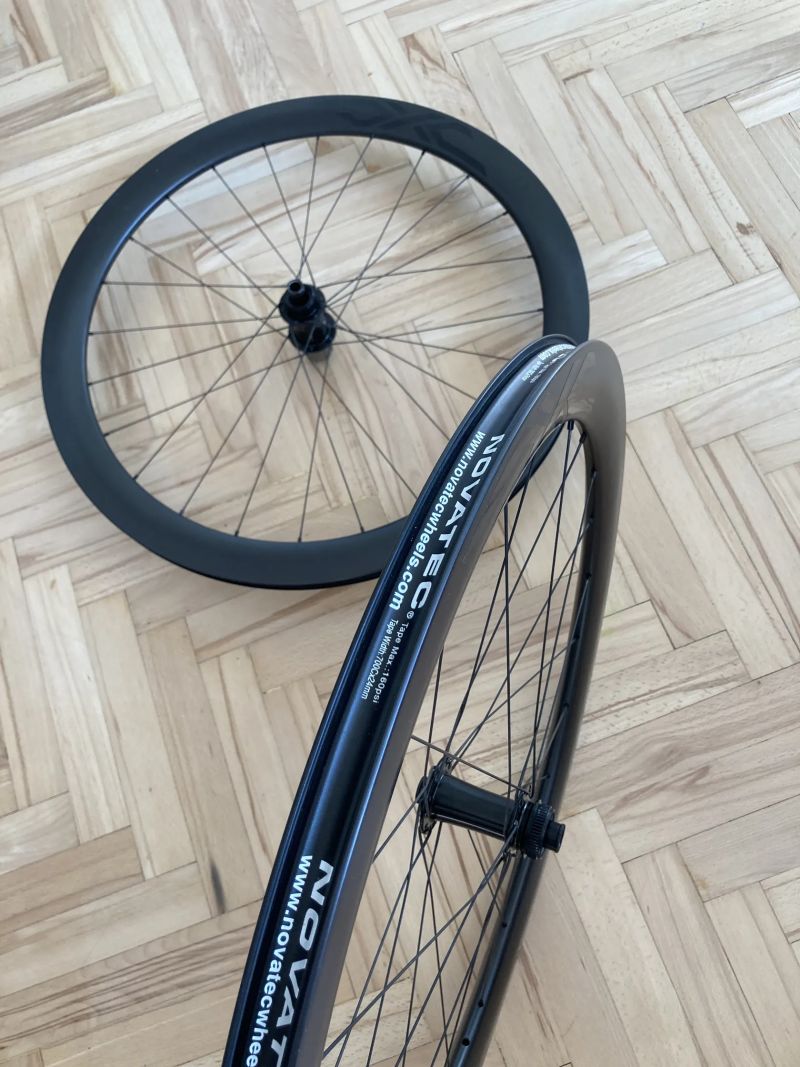 Karbonova kola 700x21, 50mm rafek