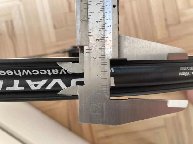 Karbonova kola 700x21, 50mm rafek
