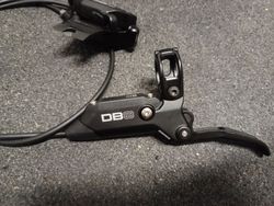Brzdy Sram DB8 