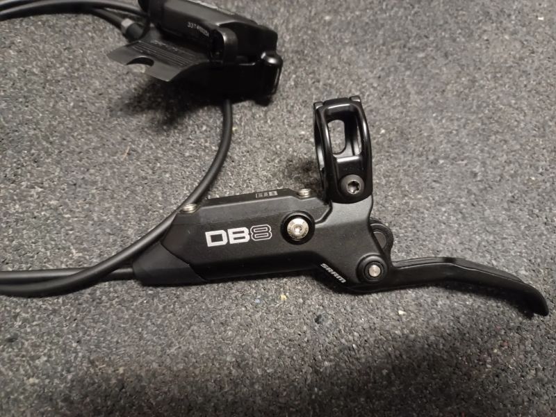 Brzdy Sram DB8 