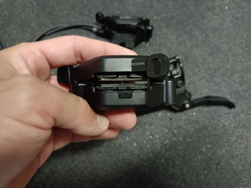 Brzdy Sram DB8 