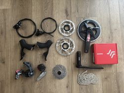 Nová sada s elektronickým řazením SRAM Rival eTap AXS D1 2x12, 48/35T 172,5 cm, kazeta 10-30T