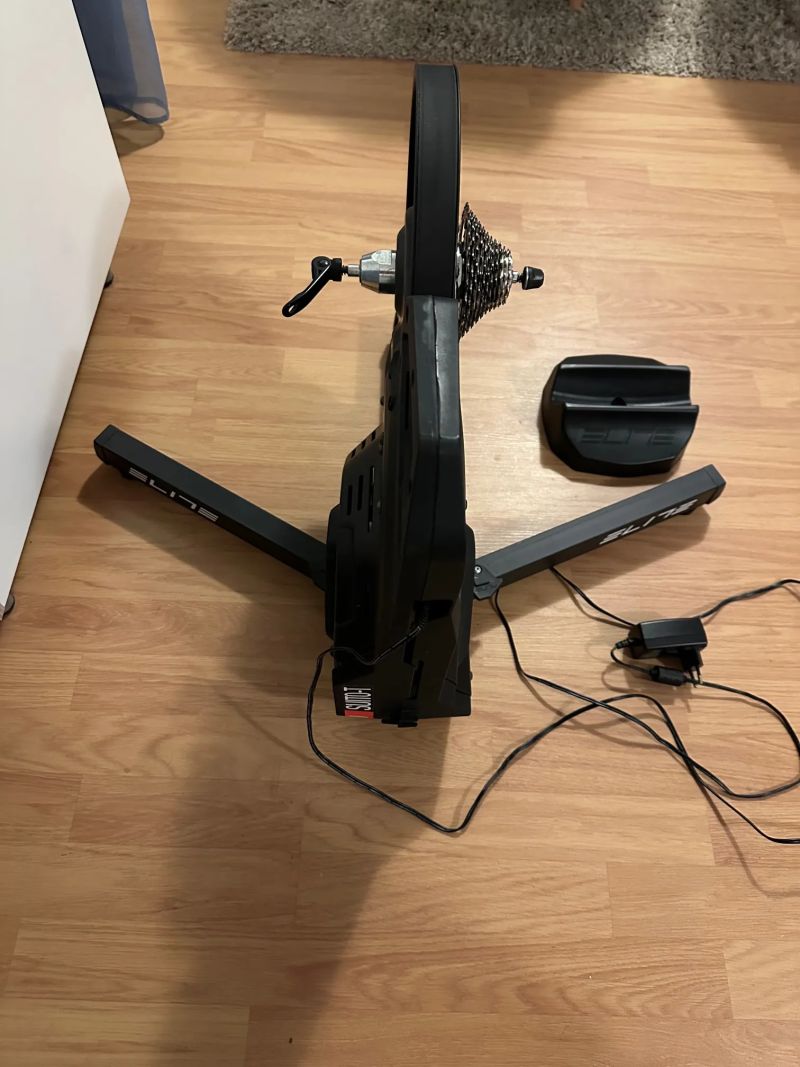 Cyklotrenažér Elite SUITO-T