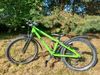 7,7 kg ultralehké dětské zelené kolo Kubikes 20L MTB od 110 cm, vylepšené o PÁČKOVÉ ŘAZENÍ, blatníky