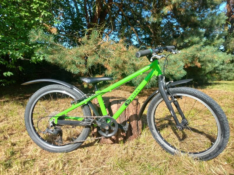 7,7 kg ultralehké dětské zelené kolo Kubikes 20L MTB od 110 cm, vylepšené o PÁČKOVÉ ŘAZENÍ, blatníky