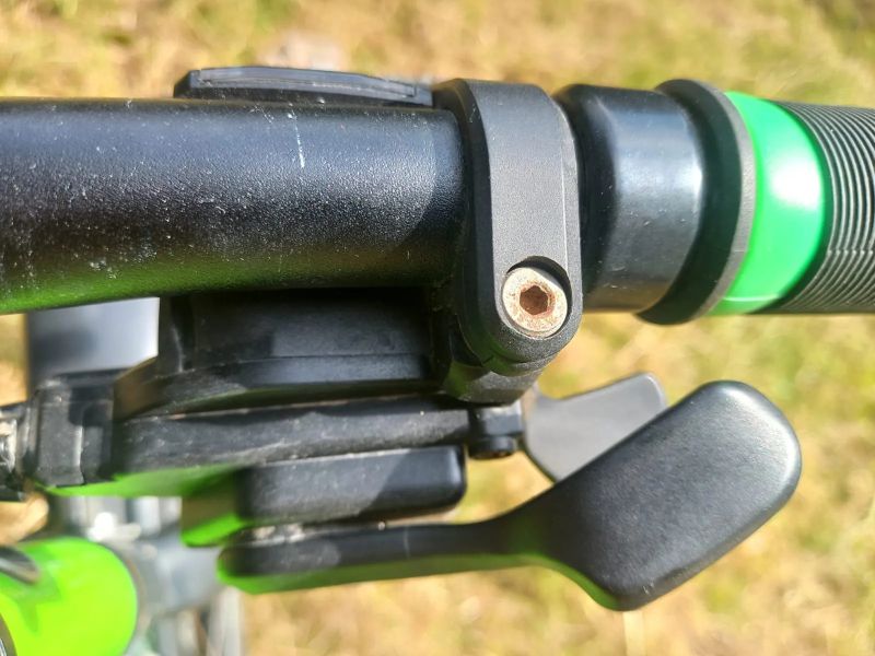7,7 kg ultralehké dětské zelené kolo Kubikes 20L MTB od 110 cm, vylepšené o PÁČKOVÉ ŘAZENÍ, blatníky