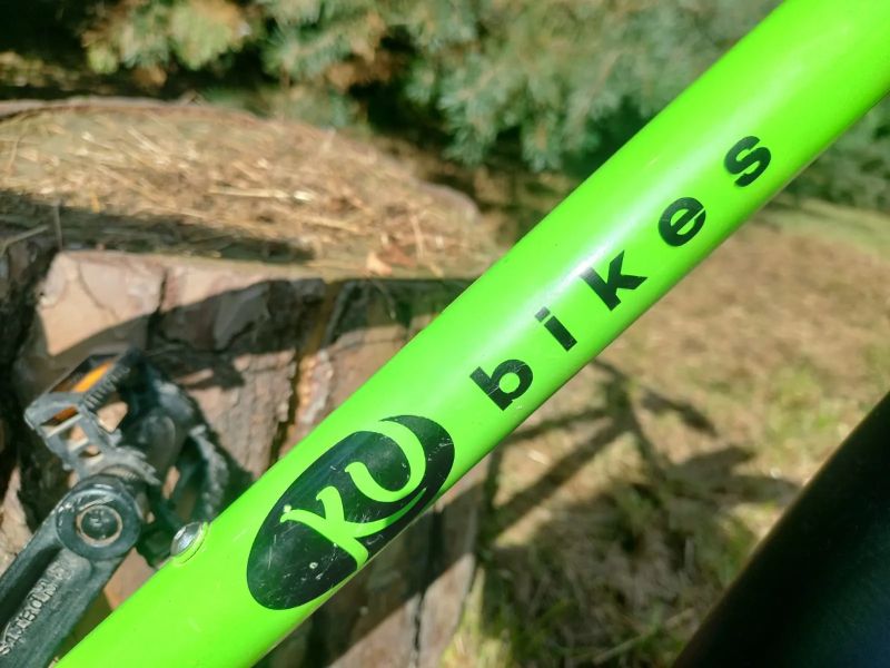 7,7 kg ultralehké dětské zelené kolo Kubikes 20L MTB od 110 cm, vylepšené o PÁČKOVÉ ŘAZENÍ, blatníky