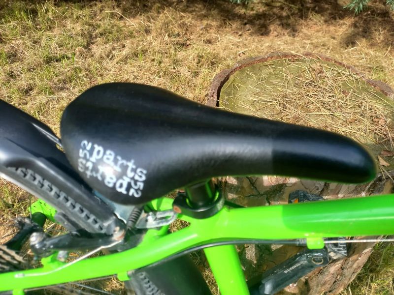 7,7 kg ultralehké dětské zelené kolo Kubikes 20L MTB od 110 cm, vylepšené o PÁČKOVÉ ŘAZENÍ, blatníky