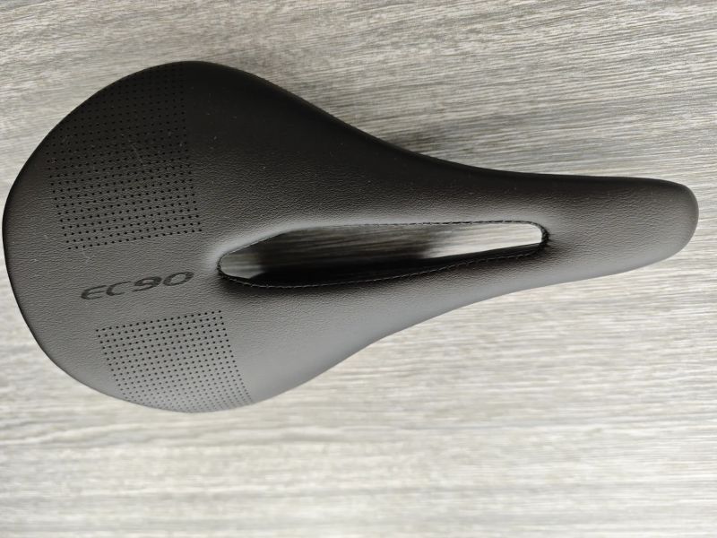 Nová sedla Fizik argo a Čína EC90
