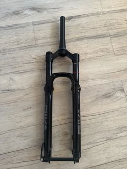 RockShox Pike Select+ 140mm Charger 3 RC2 - z noveho kola