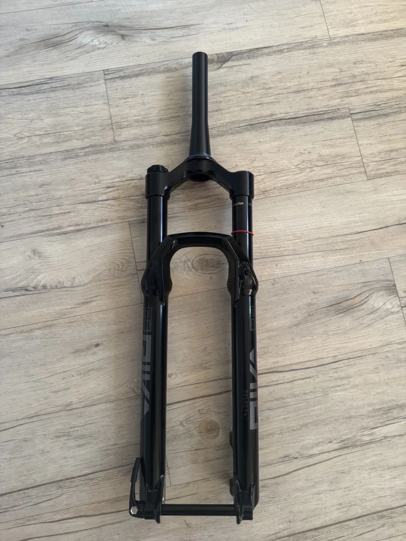 RockShox Pike Select+ 140mm Charger 3 RC2 - z noveho kola