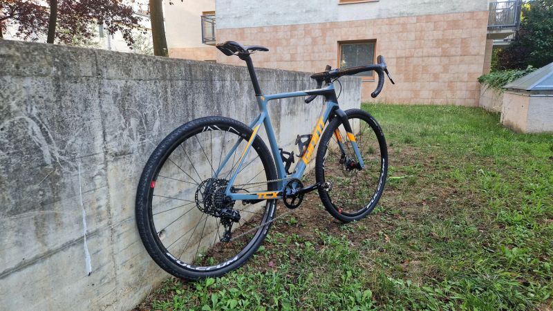 Giant TCX vel. M