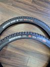 Nové pláště Přední: Maxxis Assegai 2.5WT Zadní: Maxxis Minion DHR II 2.4 WT 
