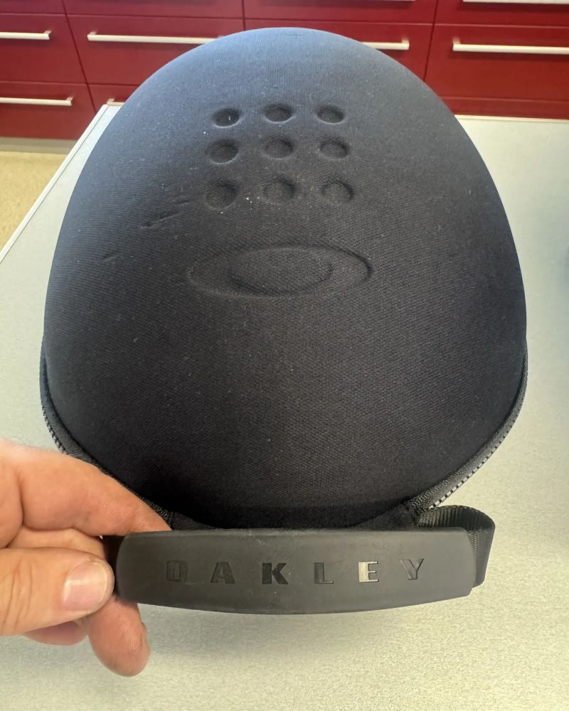 Oakley Aro7 vel M top prilba nova 