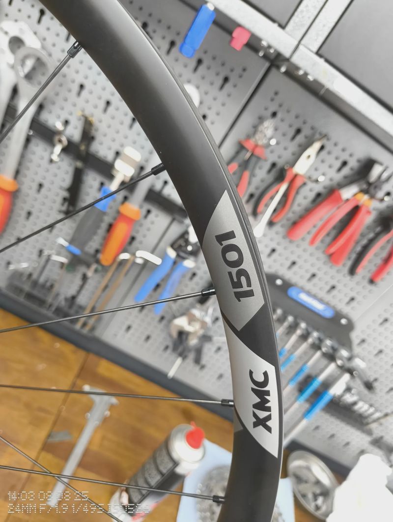 Předni vypletene kolo DT Swiss xmc 1501 karbon 