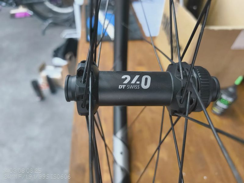 Předni vypletene kolo DT Swiss xmc 1501 karbon 