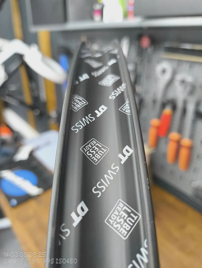 Předni vypletene kolo DT Swiss xmc 1501 karbon 