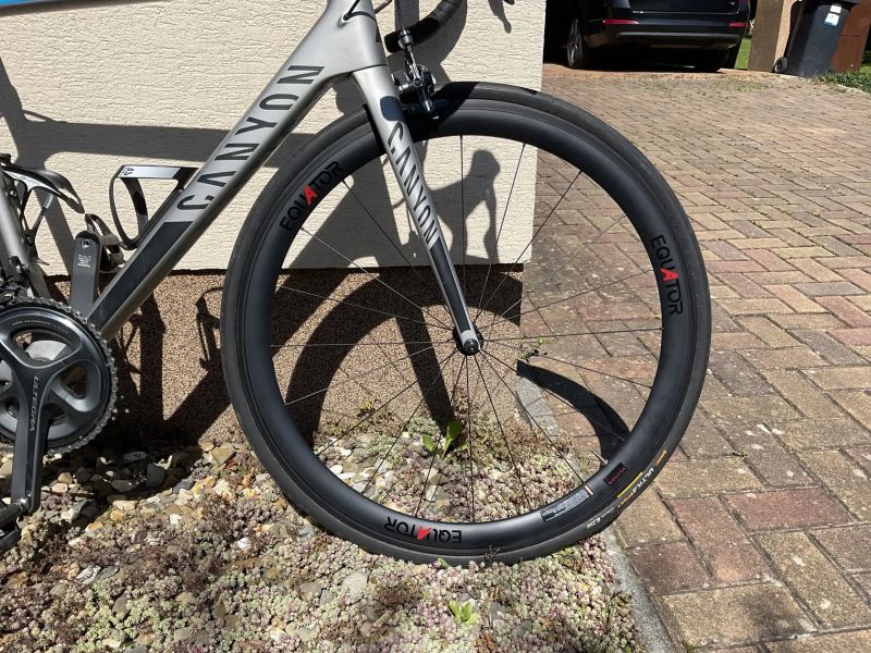 Canyon ultimate cf sl 9.0 s karbonovými koly equator 