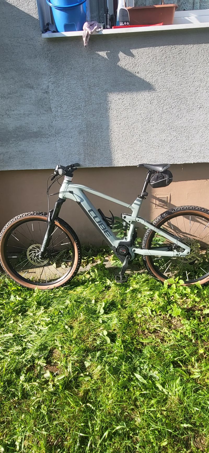 Prodám celoodpružené elektrokolo cube stereo hybrid 120 pro 625.