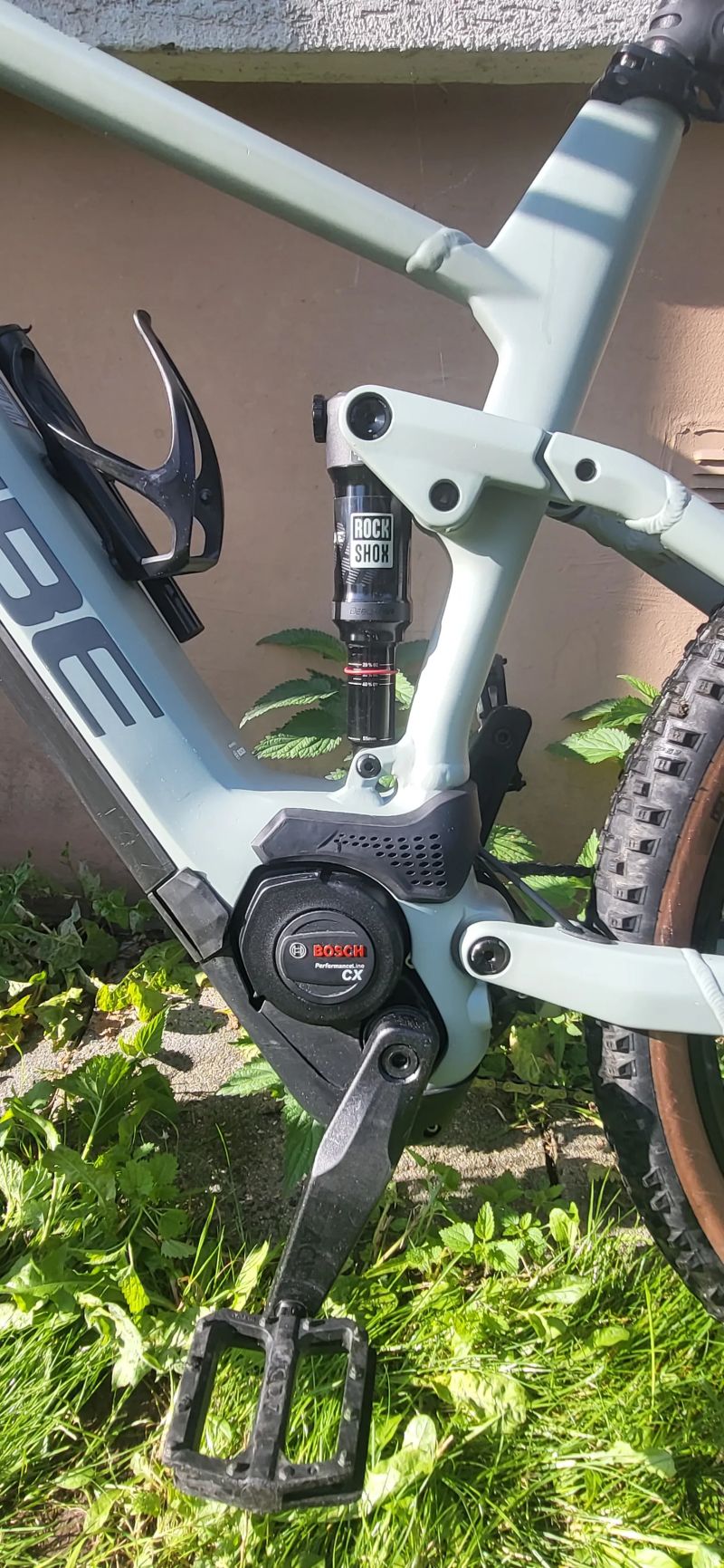 Prodám celoodpružené elektrokolo cube stereo hybrid 120 pro 625.