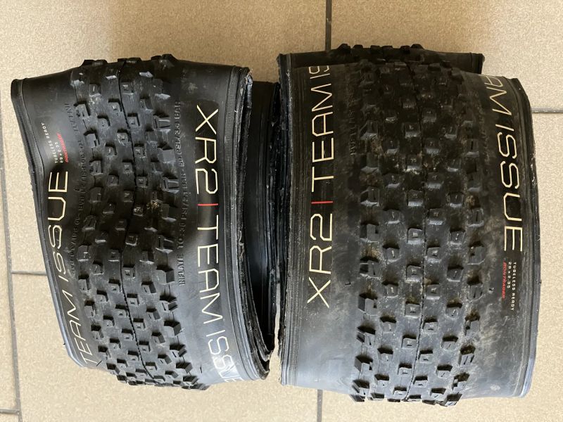 2x Bontrager XR2 Team issue 29x2.35
