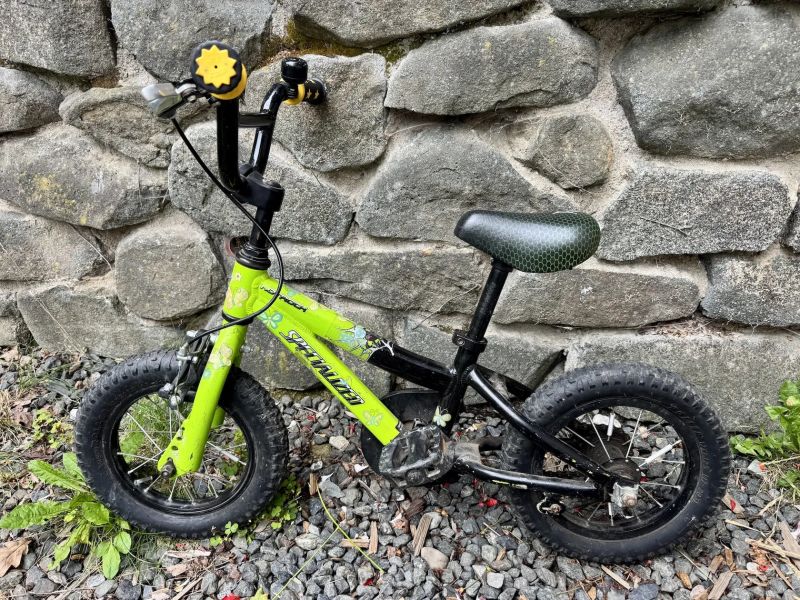 Dětské kolo Specialized Hotrock 12 + příslušenství