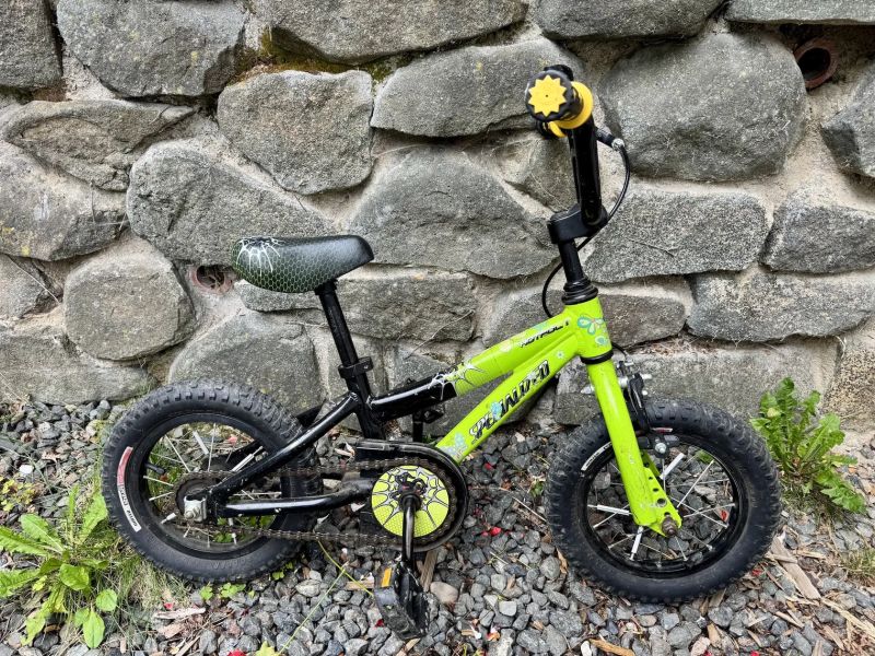 Dětské kolo Specialized Hotrock 12 + příslušenství