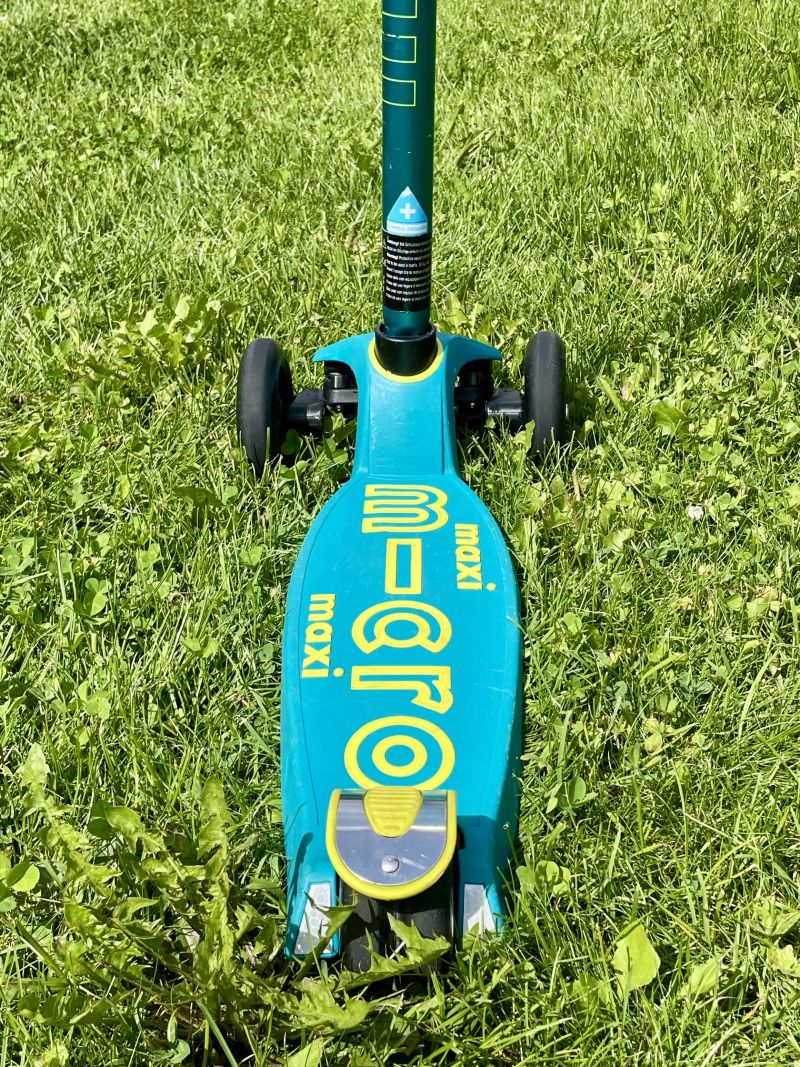 Koloběžka Micro Maxi Deluxe blue - VELMI DOBRÝ STAV