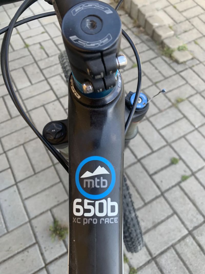 Karbonové kolo DEMA 27,5” vel. M