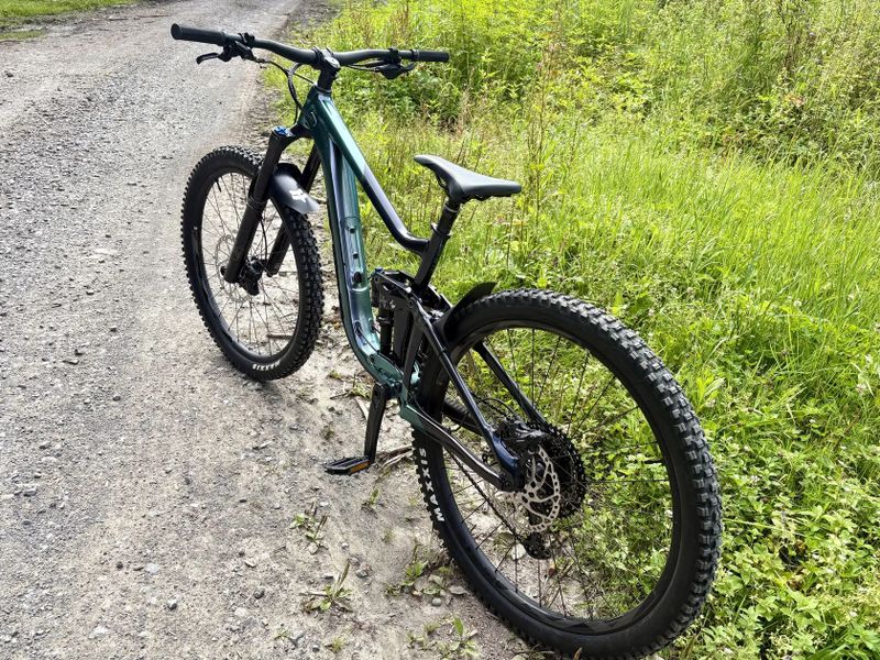 Prodám zánovní top enduro kolo Giant Reign 1 kupované 8/2024
