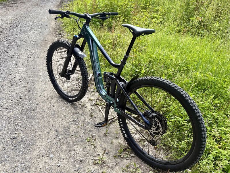 Prodám zánovní top enduro kolo Giant Reign 1 kupované 8/2024