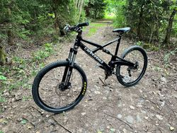 Cannondale Prophet- celoodpružené enduro kolo