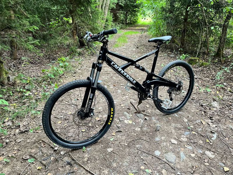 Cannondale Prophet- celoodpružené enduro kolo