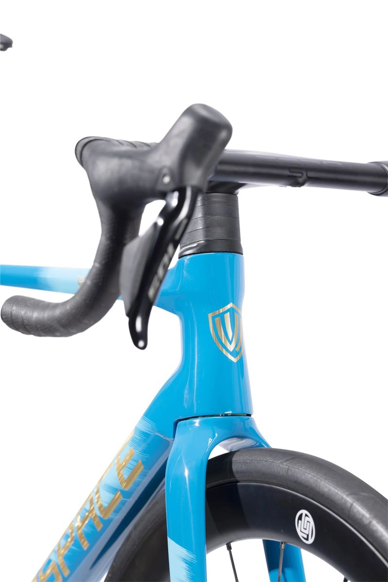 Winspace C5 - Shimano 105 Di2, celokarbon