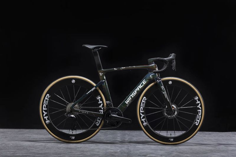Winspace T1600 Shimano Utegra Di2, celokarbon