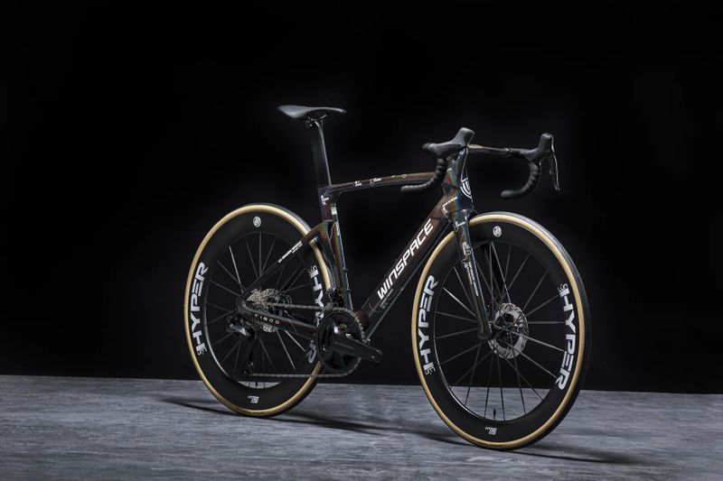 Winspace T1600 Shimano Utegra Di2, celokarbon