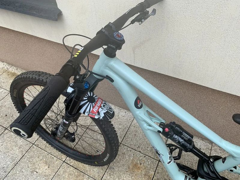 Prodám zánovní Specialized Status 160 mullet vel.S3