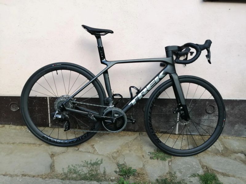 Trek Madone SL6 AXS Velikost M (162-173cm)